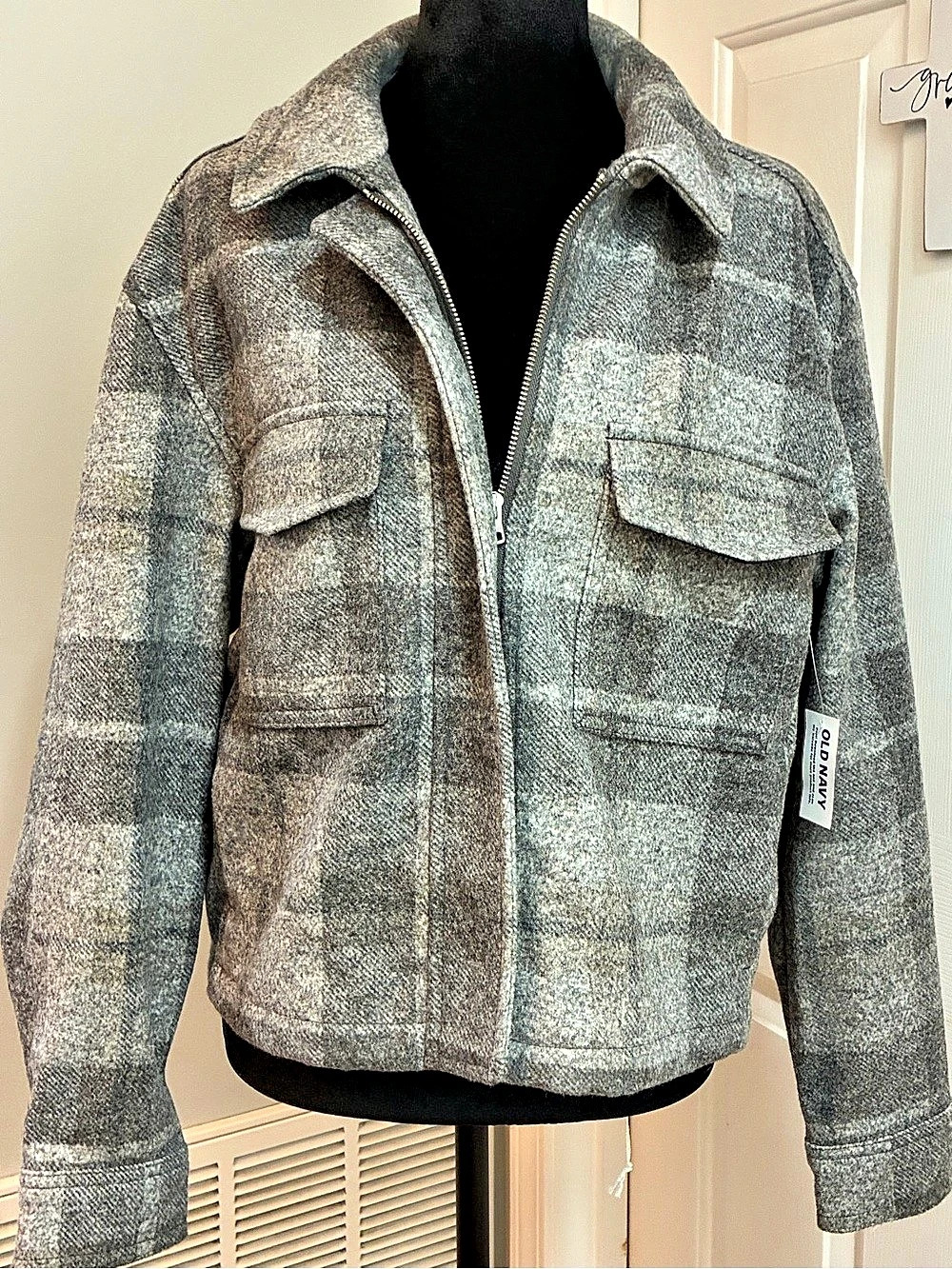 Old Navy Plaid Shacket Gray Medium NWT